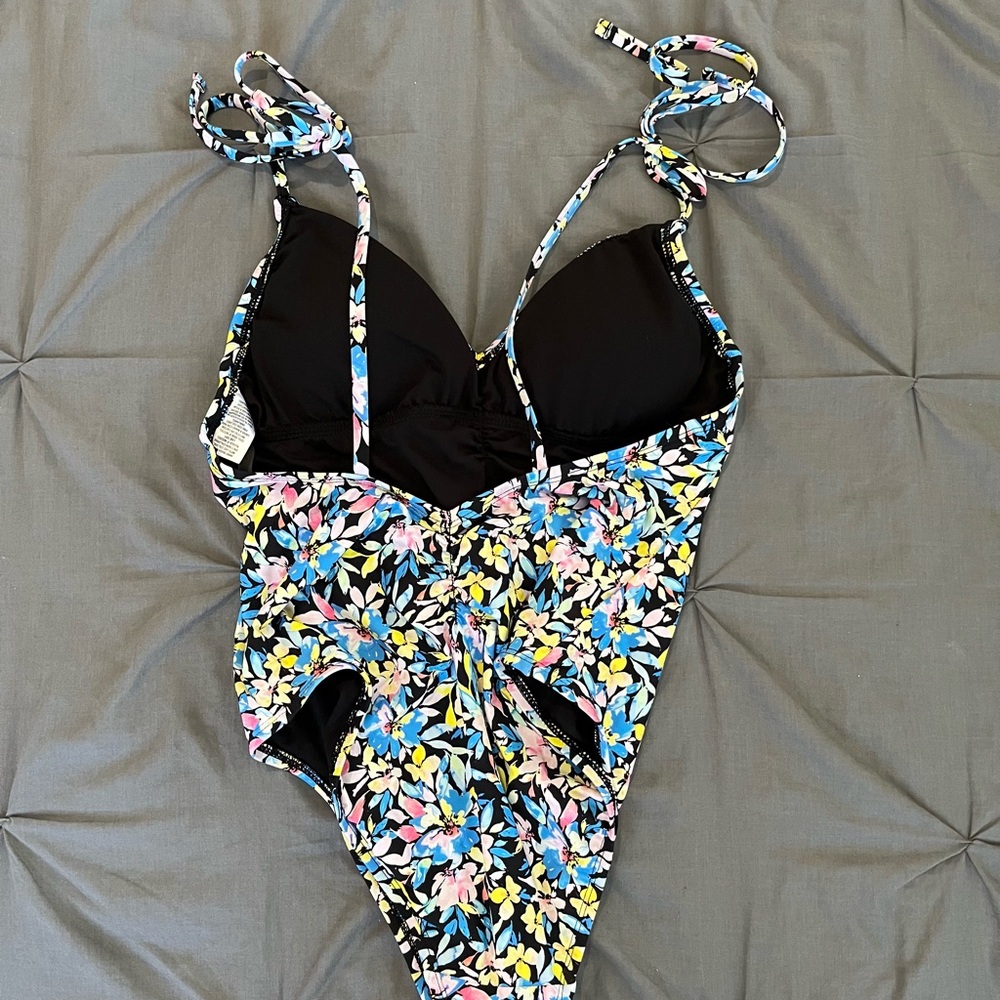 Shade & Shore 1 Piece Bathing Suit, Women’s Size M, Black/Pastel Blues/Pink/Y - Picture 7 of 9